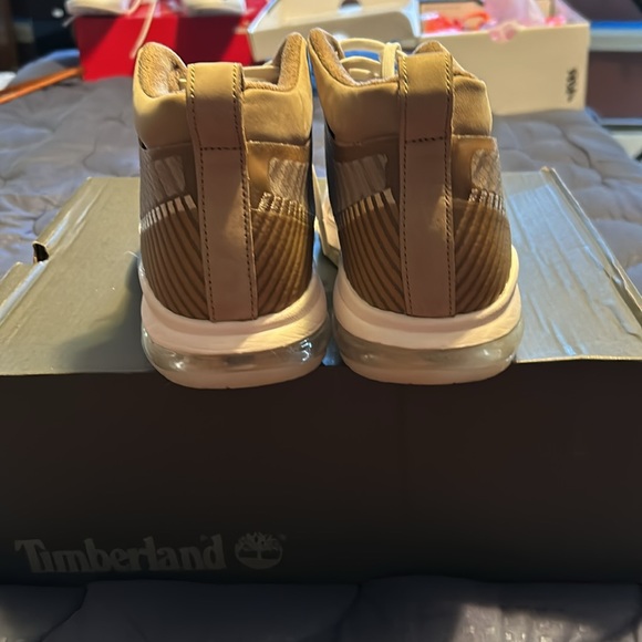 Exclusive NY Fly - Picture 4 of 5